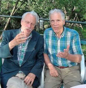 Peter C. Dienel und Ned Crosby im Mai 2003 auf der Terrasse bei Dienels in Wuppertal